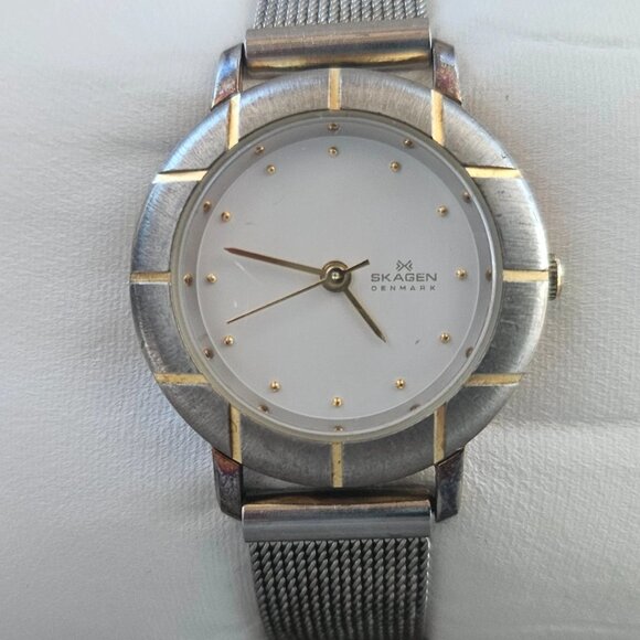 Skagen Denmark Women Wristwatch Silver/Gold Tone Bezel Analog Quartz Wrist Watch - Picture 2 of 12